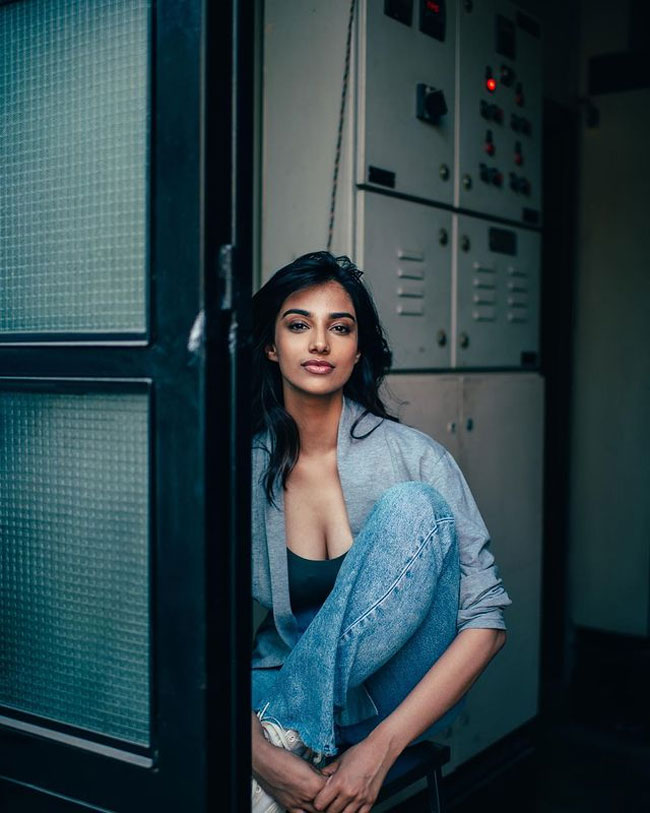 Staggering Poses of Meenakshii Chaudhary In Black Outfit